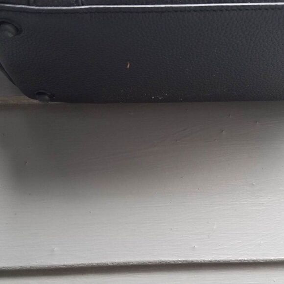 Gorgeous!  Cole Haan Grand Series Black Leather Handbag with Key Lock - Picture 4 of 15